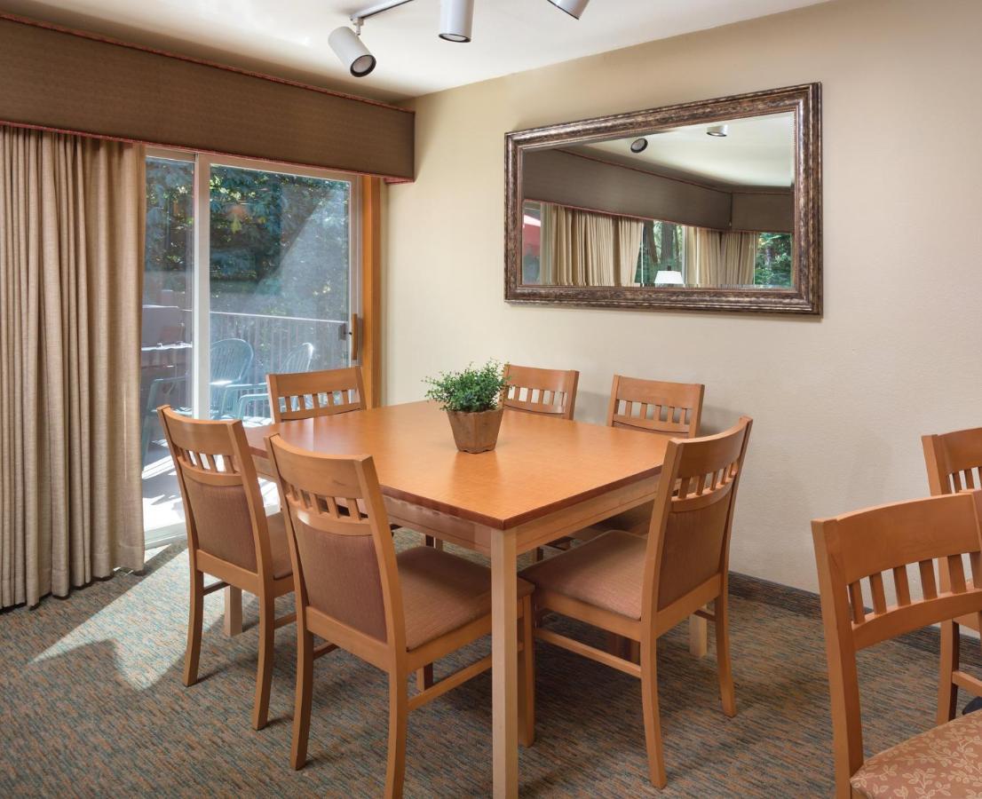 Welches Whispering Woods Resort מראה חיצוני תמונה