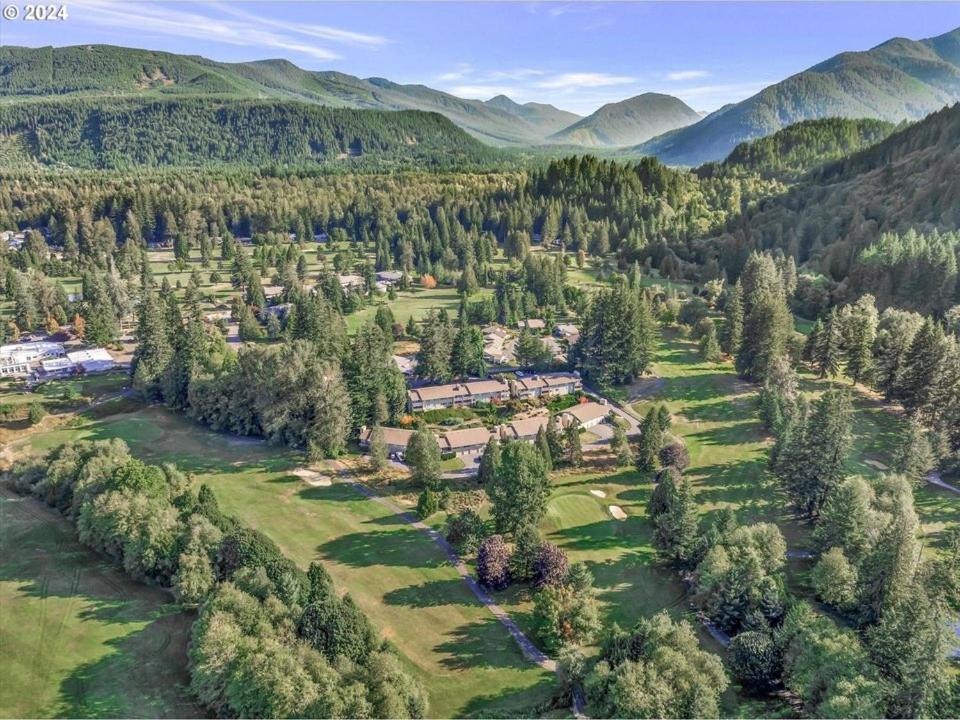 Welches Whispering Woods Resort מראה חיצוני תמונה