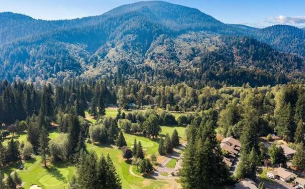 Welches Whispering Woods Resort מראה חיצוני תמונה